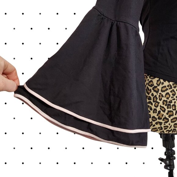 Off Shoulder top with flowy bell bottom sleeves with white trim - Picture 2 of 3